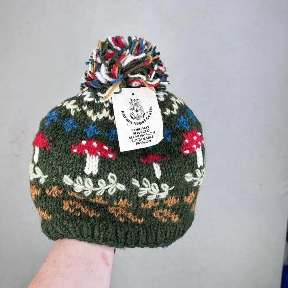 Karma Nepal Crafts Hat Beanie Fitted Womens One Size Green Knit Mushroom Pom